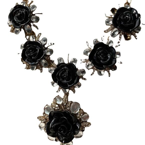 Elegant Floral Rhinestone Pendant Necklace - Picture 4 of 6